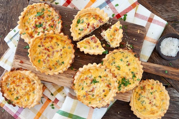 What Are the Ingredients For a Classic Quiche Lorraine Recipe