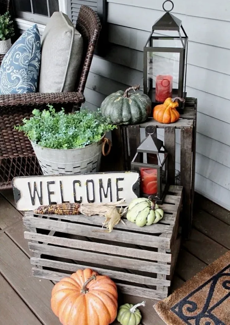 Wooden crate decoration for autumn with welcome sign