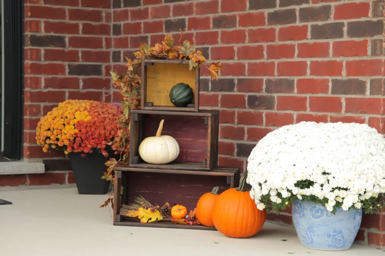 how to use wooden crates for porch decorations