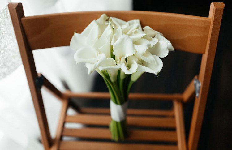 white calla lilies minimalist style bridal bouquet