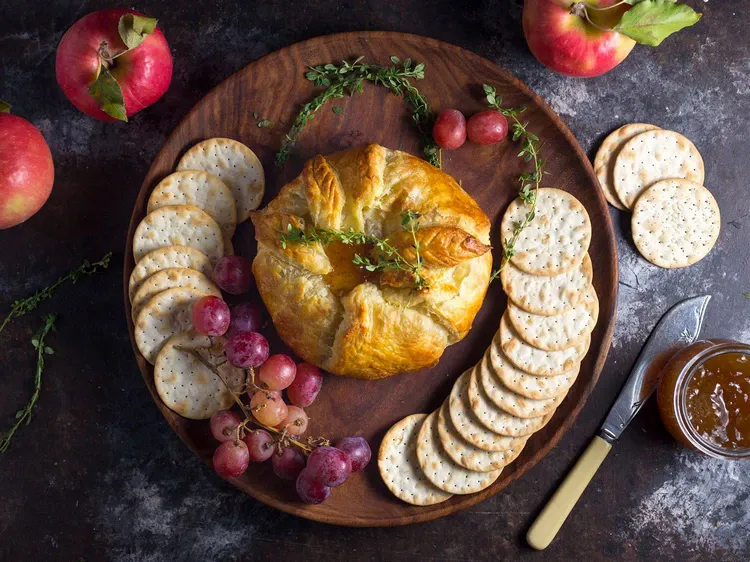 Baked Brie en Croute with Thyme and Fig Jam Recipe