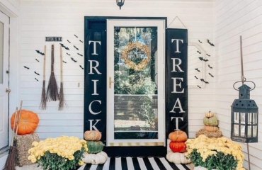 Easy-and-Fun-DIY-Halloween-Front-Door-Decoration-Ideas-to-Set-The-Mood