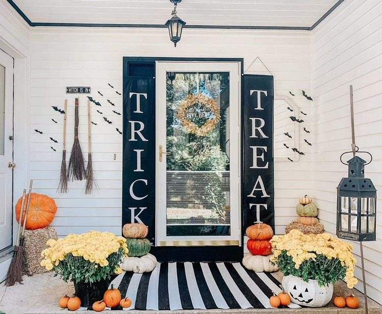 Easy DIY Halloween Front Door Decoration Ideas to Set The Mood