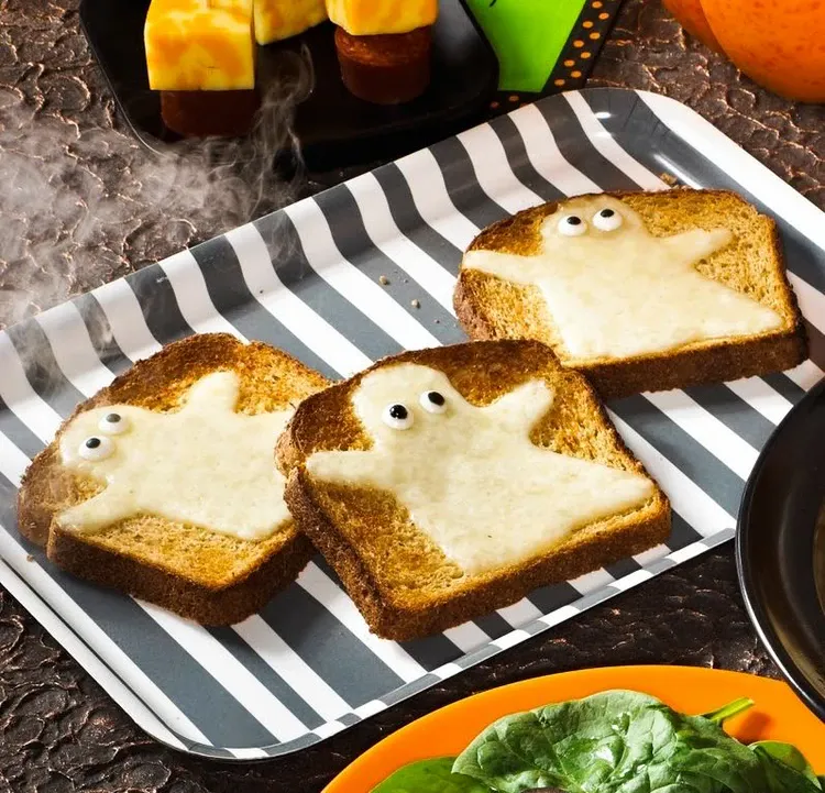 Ghost Toast Halloween Breakfast for kids
