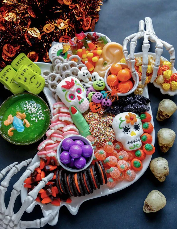 How to Decorate the Candy Buffet for Halloween