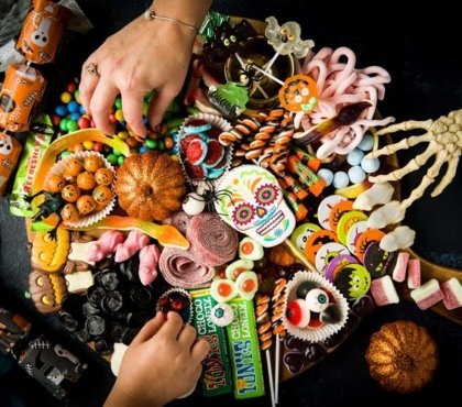 How-to-Make-a-Jaw-Dropping-Halloween-Candy-Board-2021-Ideas-and-Tips