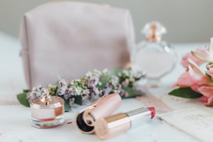 Wedding survival beauty kit