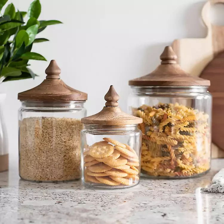 Disadvantages of Storing Food in Glass Canisters