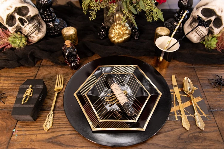 black and gold halloween table place setting ideas