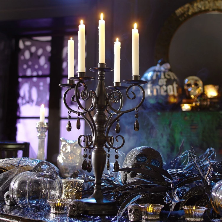 Dramatic and Chic Halloween 2021 Table Decoration Ideas