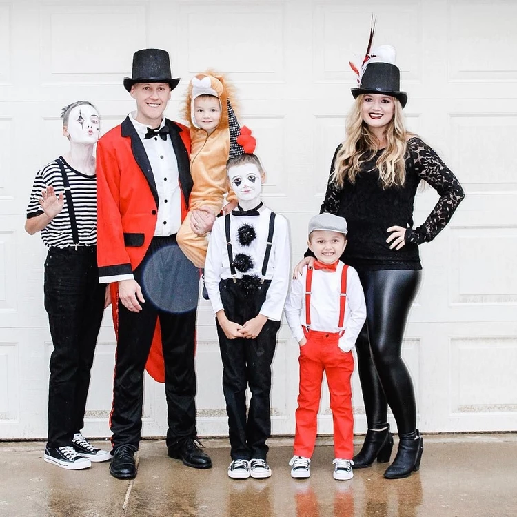 funny Halloween costumes for families circus theme