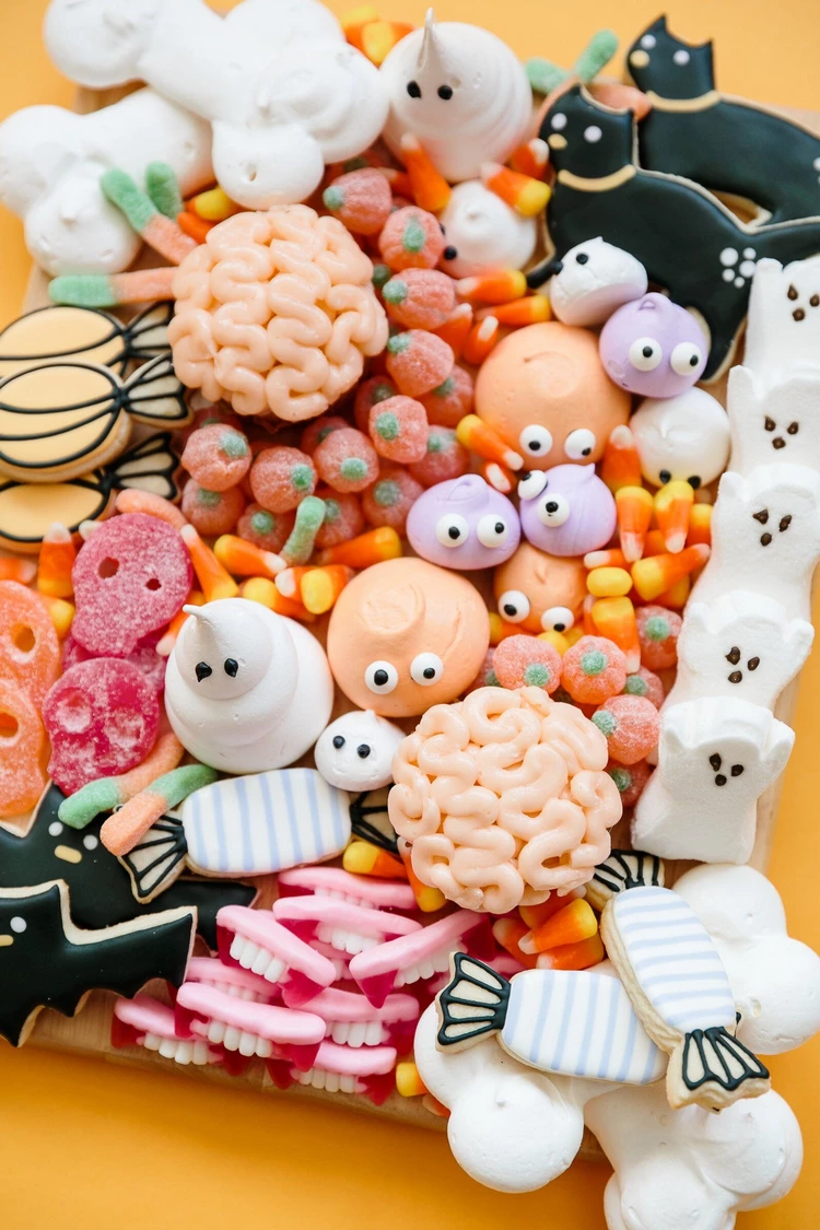 how to assemble a candy board for halloween