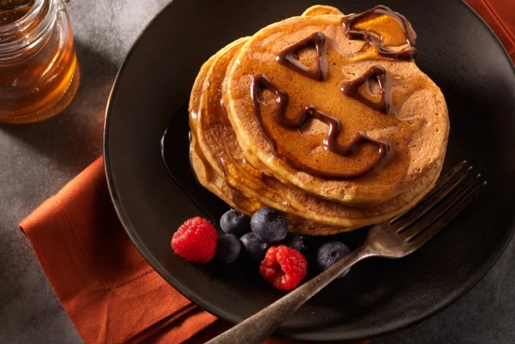 jack o lantern pumpkin pancakes Halloween breakfast ideas