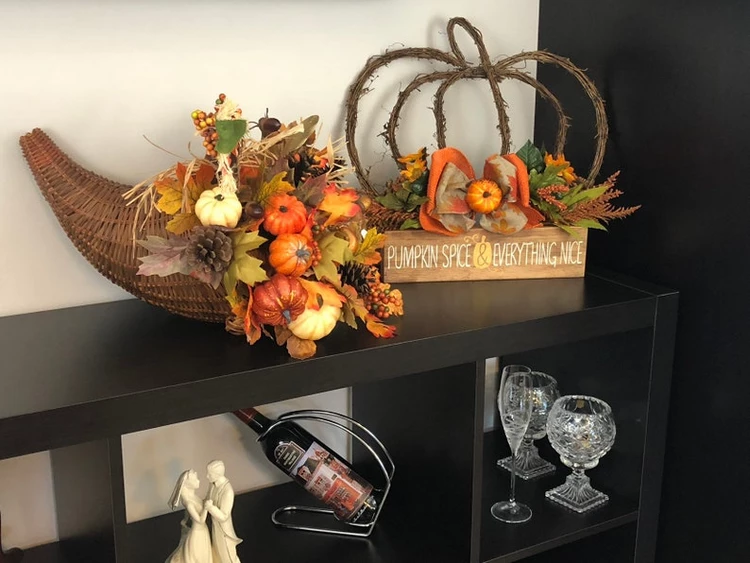 DIY Thanksgiving decorations cornucopia and fall leaves