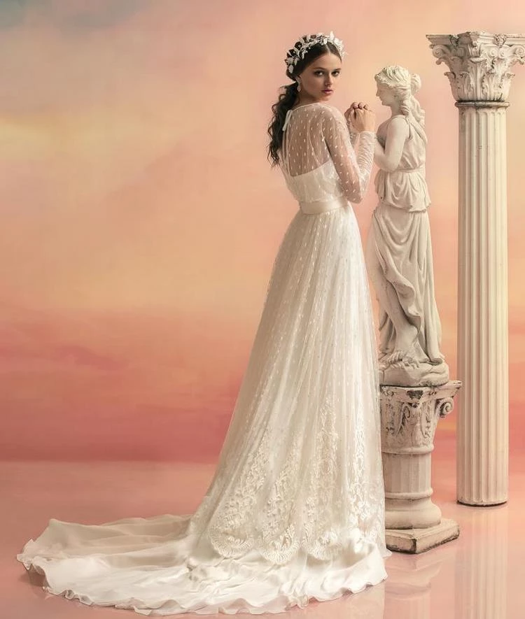 Grecian Style Wedding Dress for Elegant and Feminine Look