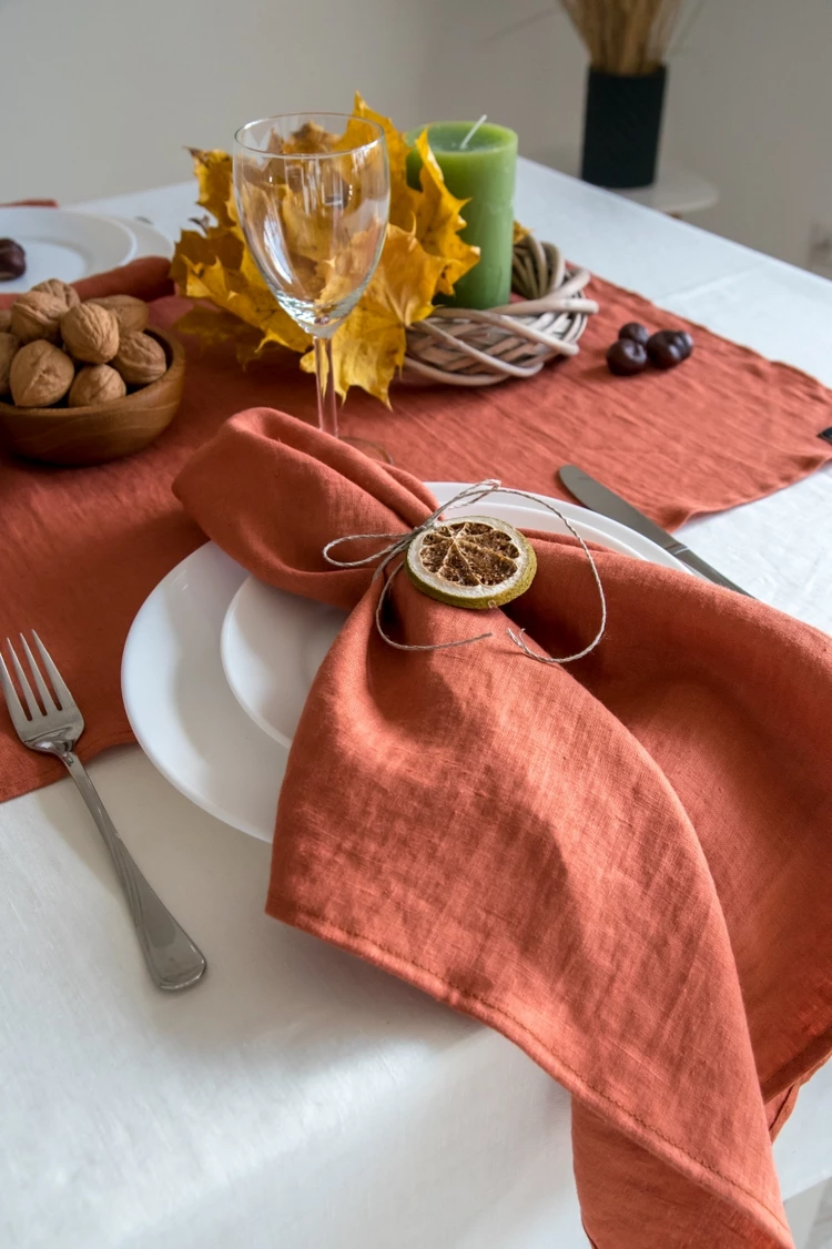 How to Choose Napkins for Your Thanksgiving Table