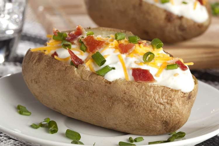 How to Cook a Baked Potato in the Microwave Oven