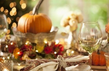 How-to-Decorate-a-Thanksgiving-Table-in-15-Minutes-and-Make-It-Extra-Special