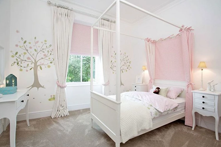 How to decorate the walls in white bedroom