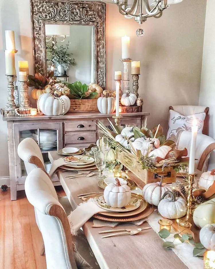 Pumpkin-decorations-for-nature-inspired-Thanksgiving-table-setting