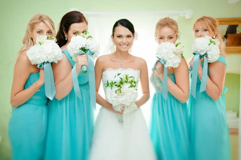 bride and bridesmaids Tiffany blue wedding ideas
