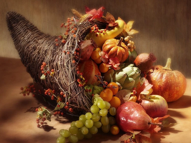 cornucopia filled with fall fruits home decor ideas