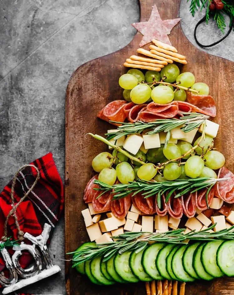 how to assemble a Christmas tree snack board