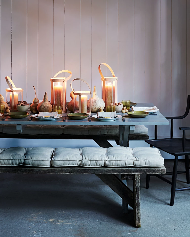 lanterns and candles Thanksgiving table ideas