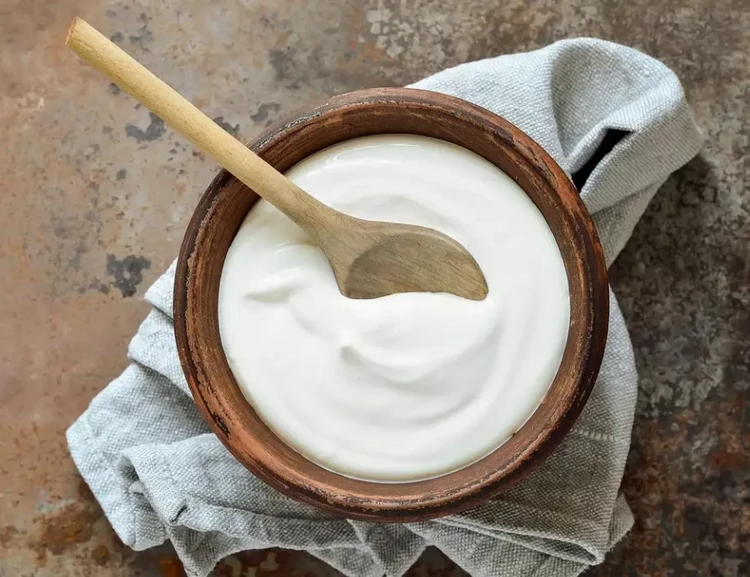 kefir or yoghurt hair mask to remove dandruff