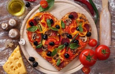 How-to-Make-Heart-Shaped-Pizza-The-Perfect-Valentines-Day-Surprise