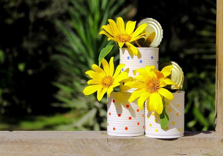 5 Creative Ideas How to Upcycle Tin Cans and Give Them a New Life