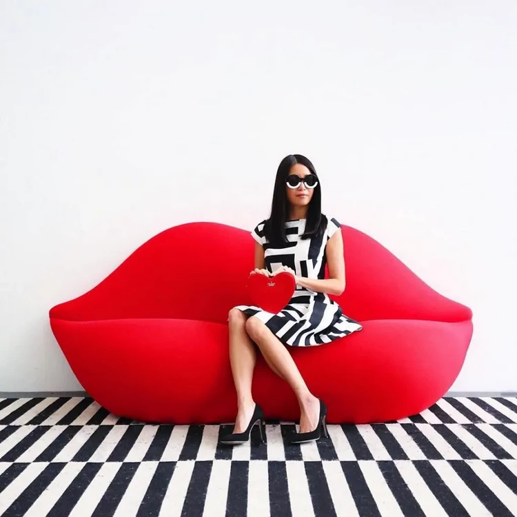 Red Lip Shaped Loveseat Compact furniture design