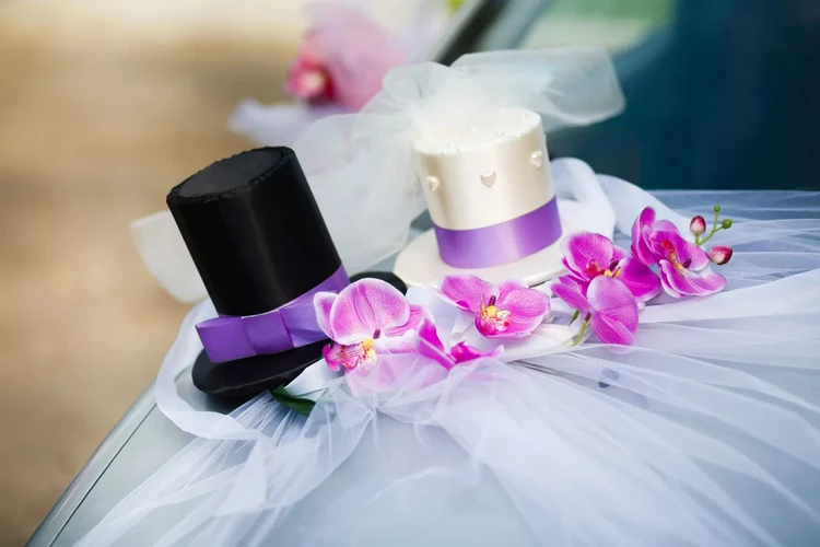Wedding Car Decorating Ideas What materials to use