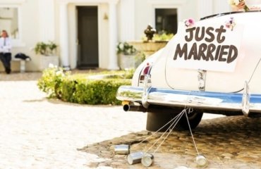 Wedding-Car-Decorating-Ideas-to-Celebrate-the-Beginning-of-Family-Life