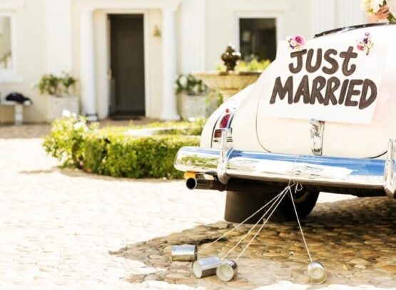 Wedding-Car-Decorating-Ideas-to-Celebrate-the-Beginning-of-Family-Life