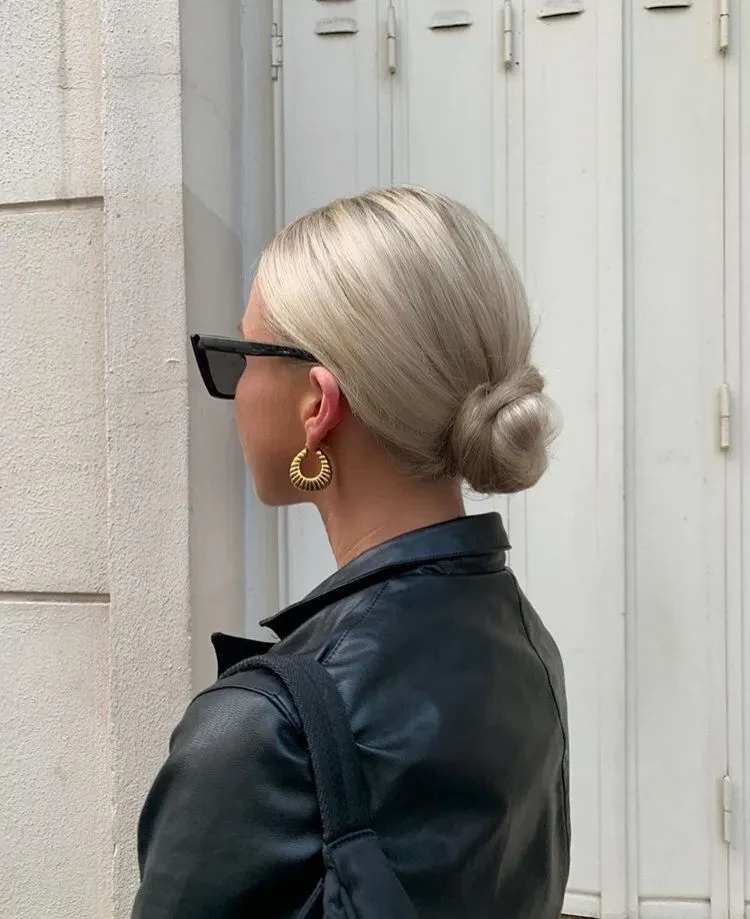 low bun classic hairstyle for rainy day