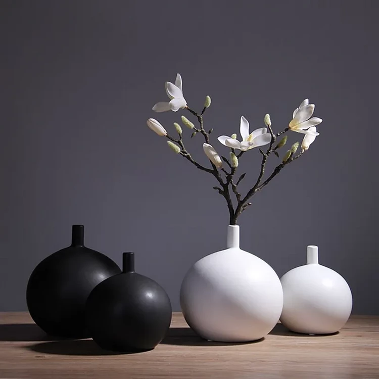 ceramic vases in modern home interiors trendy accessories
