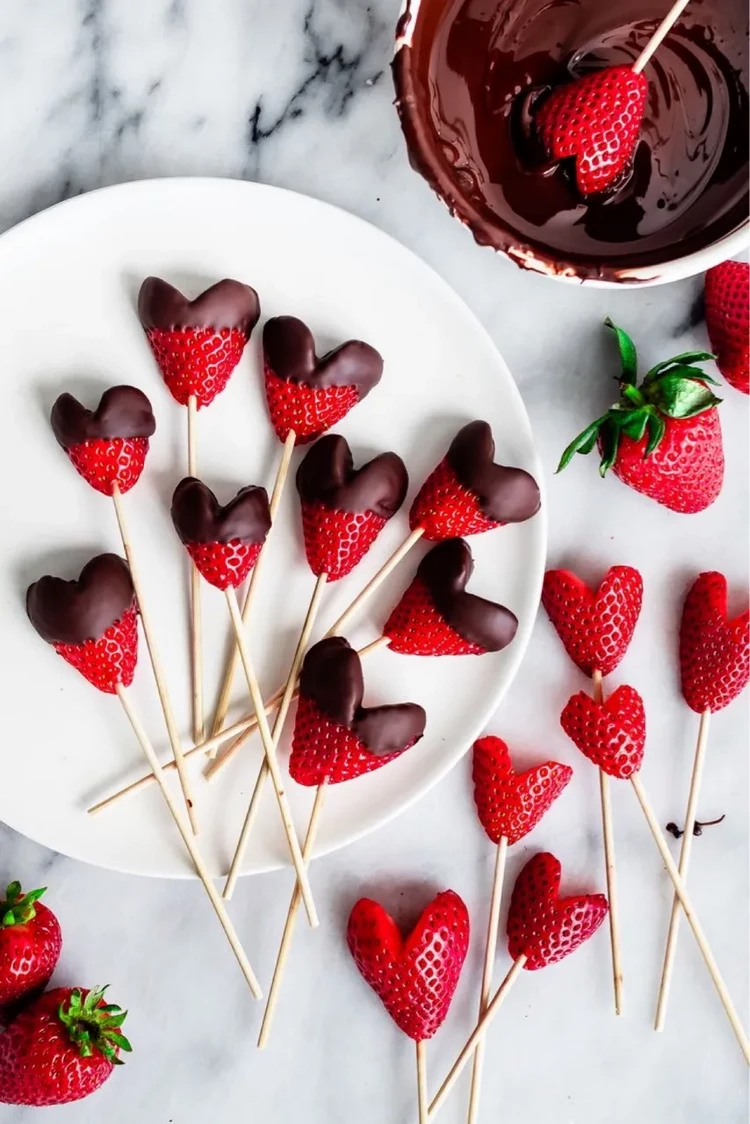 Ideas de corazones de fresa con glaseado de chocolate