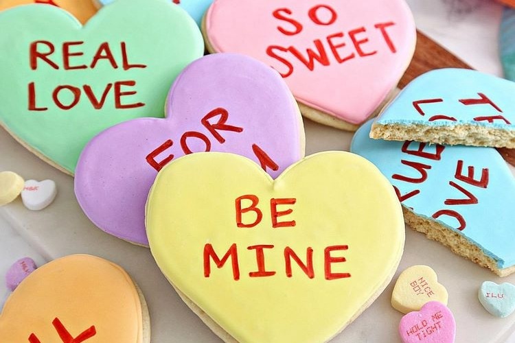 How-to-Make-Conversation-Heart-Cookies-Valentines-Day-Gift-Ideas