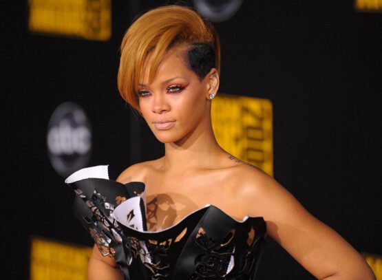 Trendy-Short-Hairstyles-with-Bangs