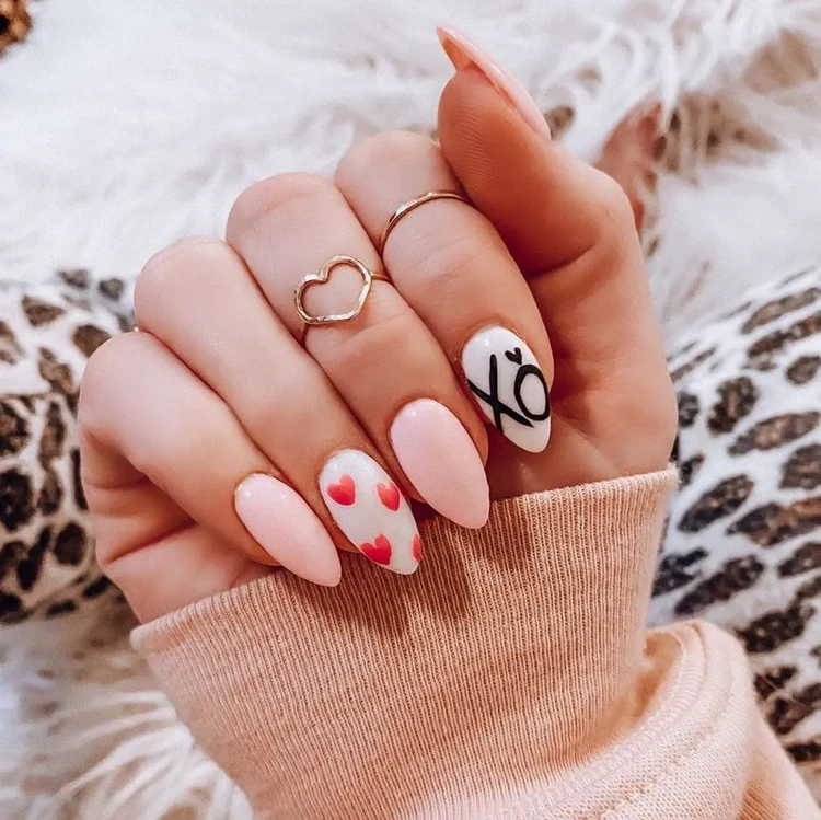 Ideas modernas de arte de uñas para el Día de San Valentín