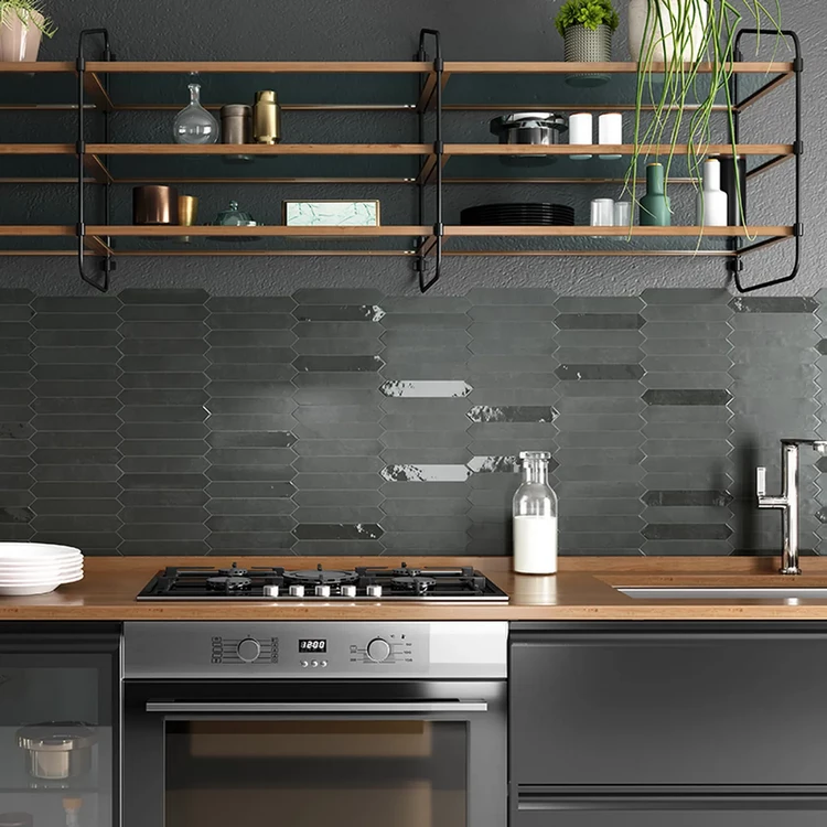ideas de cocina contemporánea placa para salpicaduras de azulejos grises