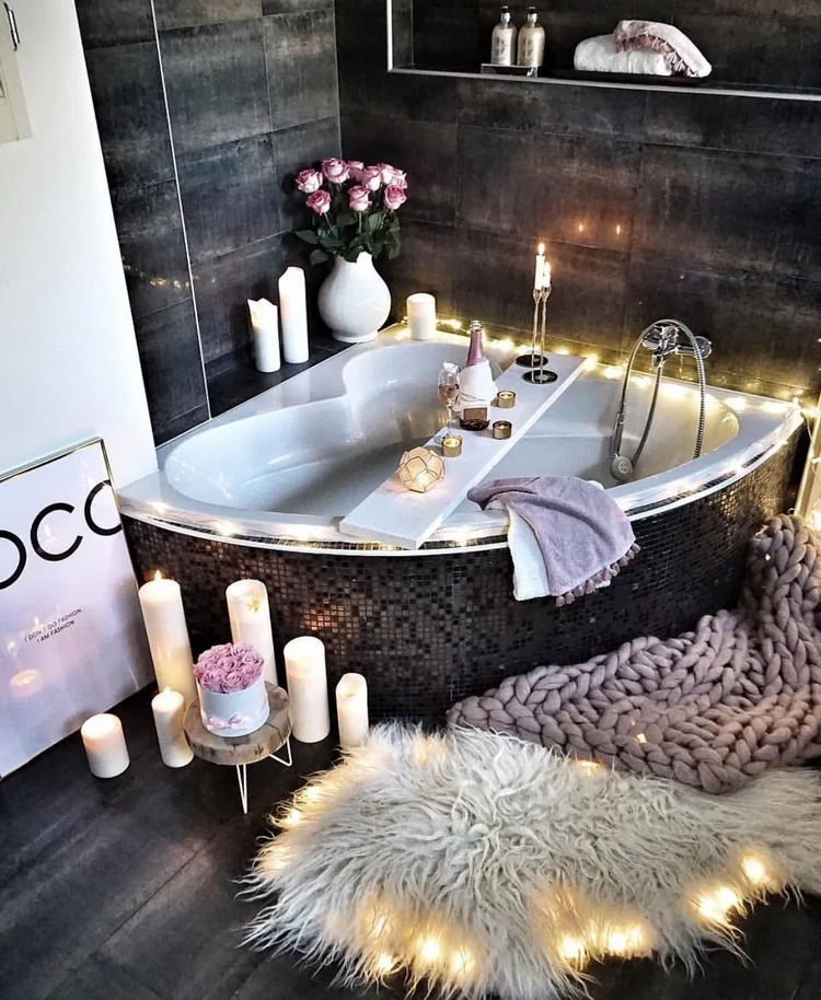 ideas románticas para decorar el baño flores y velas