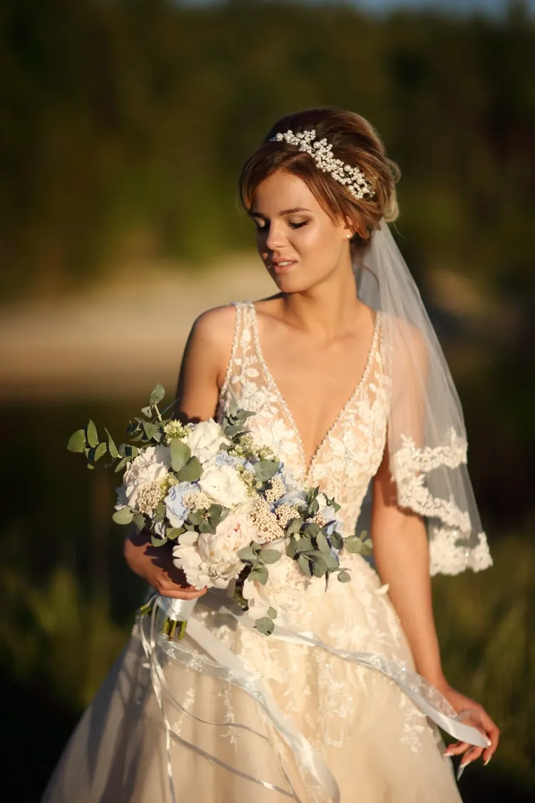 Choose a Wedding Dress for an Oval Body Shape