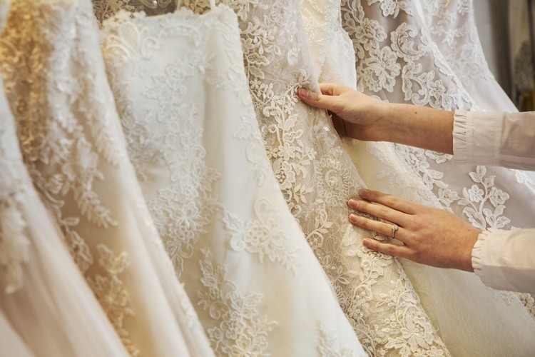 How to choose a wedding dress according to your body shape