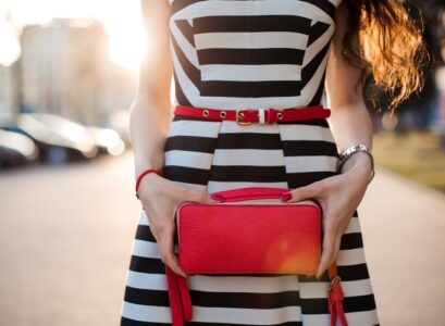 How-to-select-the-best-handbags-to-complete-your-outfits
