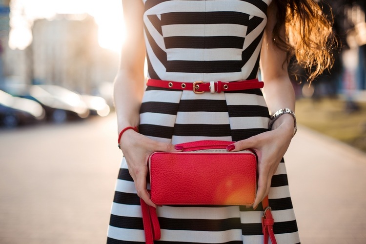 the Best Handbags to Complete Your Outfits