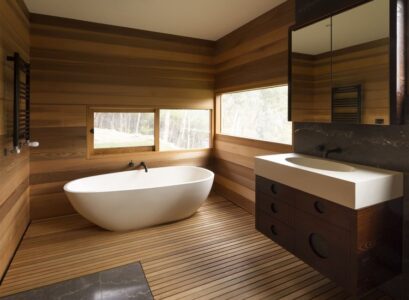 Natural-Wood-in-the-Bathroom-to-Make-It-Warmer-and-More-Welcoming