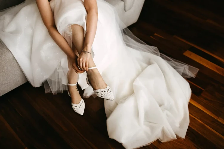 What Are the Advantages of Flat Wedding Shoes