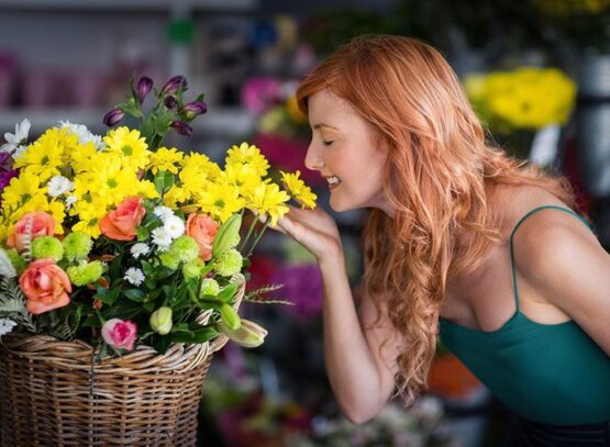 What-Flowers-to-Give-on-Women's-Day-8-Ideas-to-Make-Your-Beloved-Happy